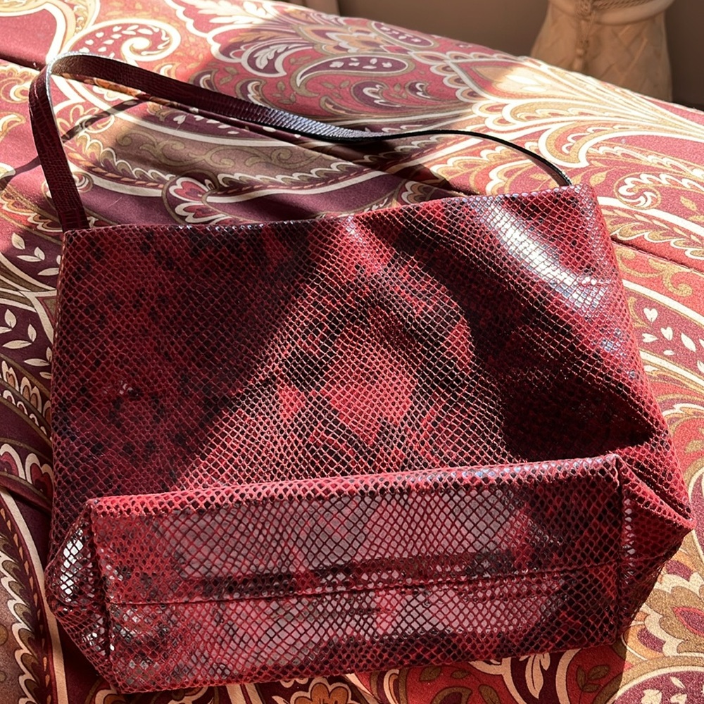 “Falor” brand made in Italy 🇮🇹 burgandy snake stamped leather shoulder bag